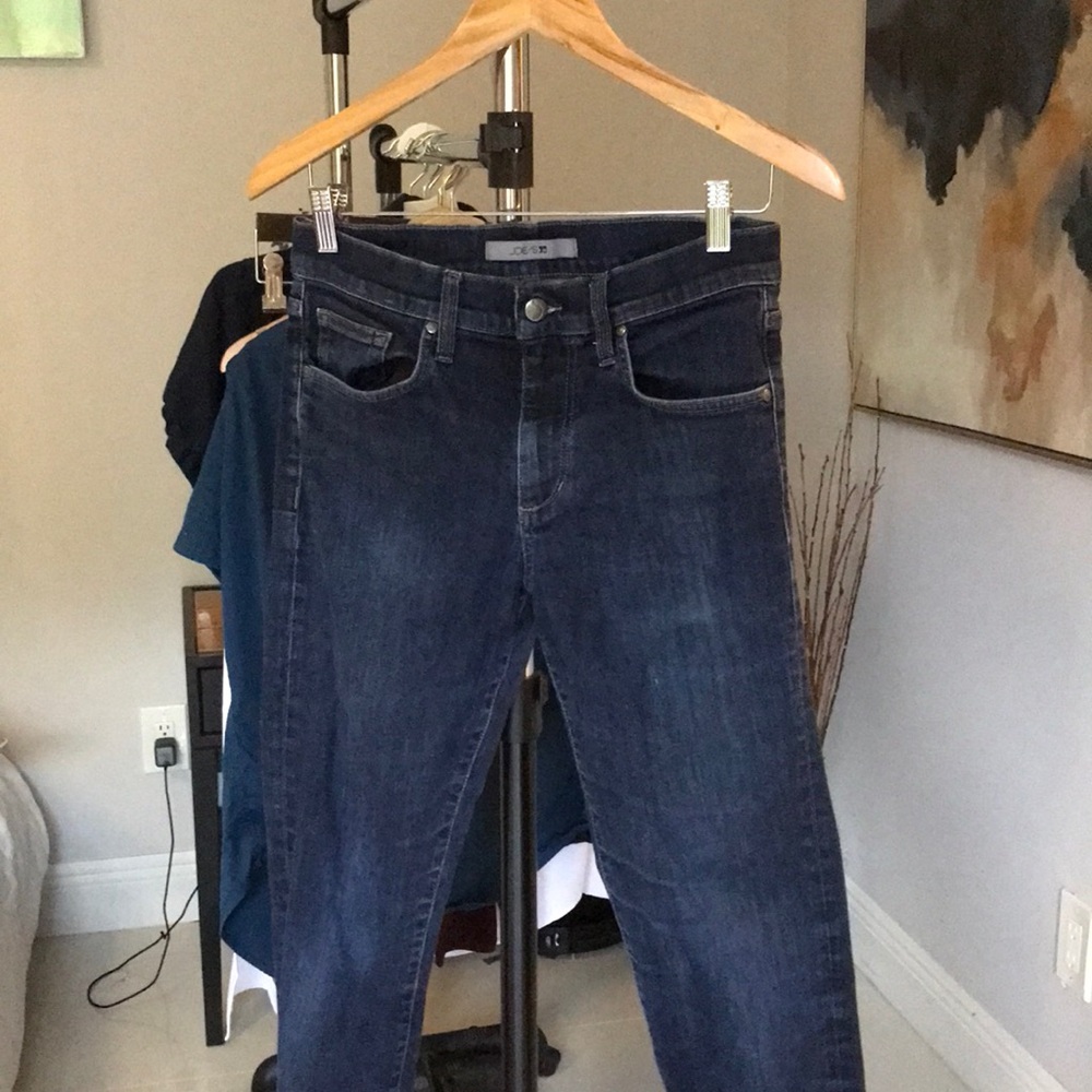Joe’s jeans preowned in good condition. In dark blue color SZ 30